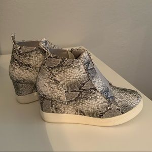 CCOCI Zoey Snakeskin Wedges - Size 7